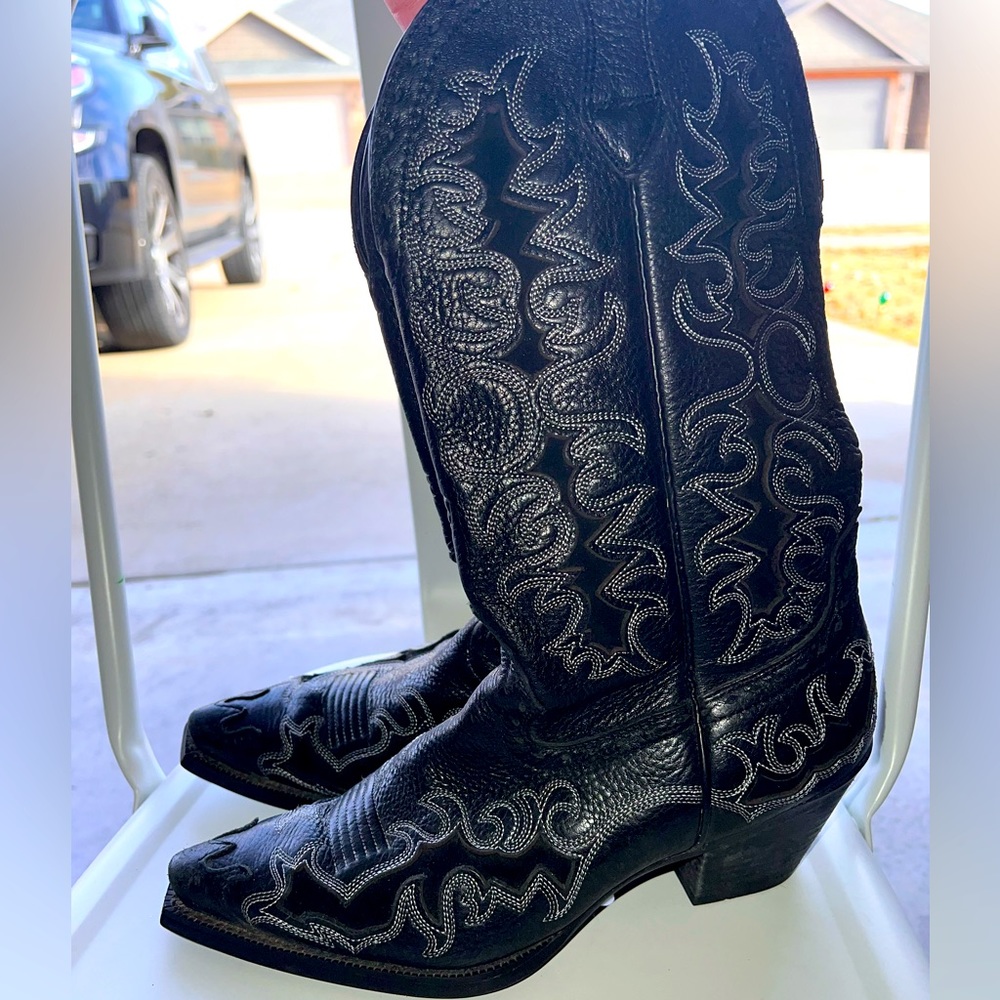 Ariat women’s boot, size 7B, good condition!